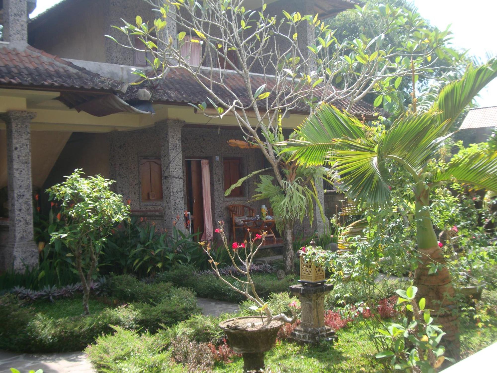 Gusti Home Stay Ubud Экстерьер фото